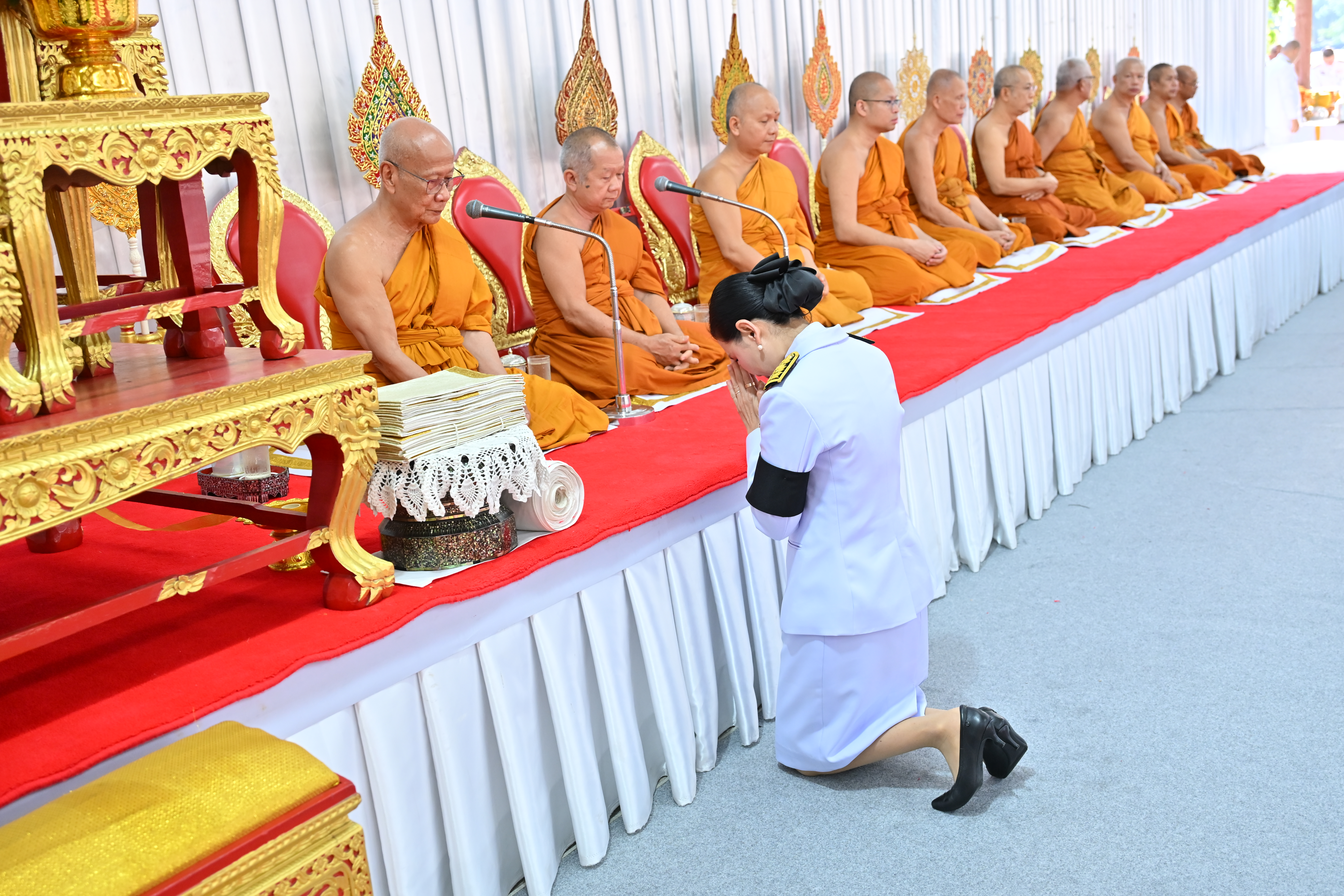 title - ส.ป.ก. นครปฐม เข้าร่วมพิธีสวดพระพุทธมนต์  และพิธีทำบุญตักบาตรถวายพระราชกุศล เนื่องในโอกาสการประกาศยกย่องพระเกียรติคุณ พระราชกรณียกิจ ในวาระครบ 100 ปี สมเด็จพระนางเจ้ารำไพพรรณี พระบรมราชินี ในรัชกาลที่ 7 